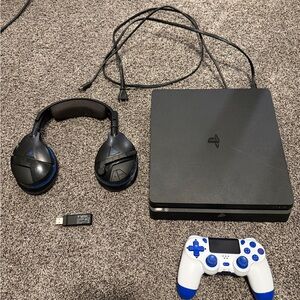 PS4 & turtle beach head set